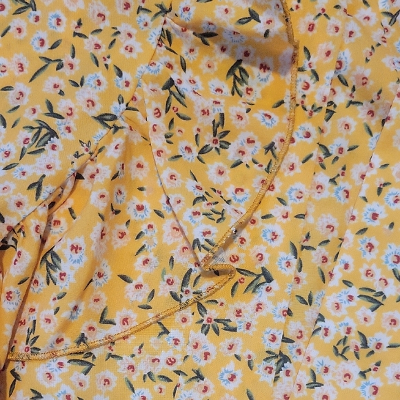 Chic Yellow Floral Set - Picture 4 of 4